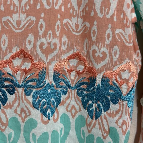Chico's Size 1 US Size Medium Roll Tab Sleeve V-Neck Embroidered Coastal Beachy - Picture 3 of 6